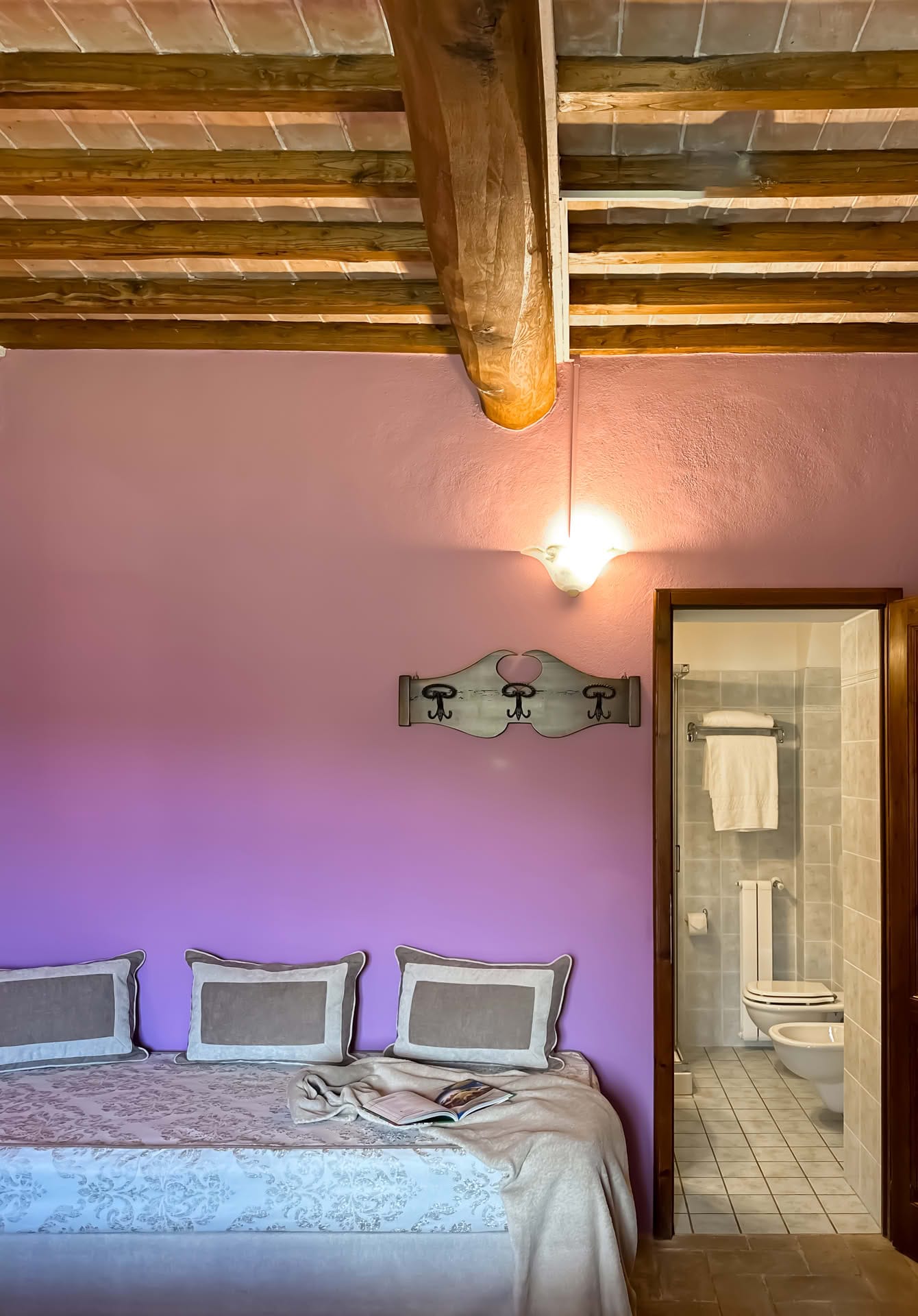 Detail des Schlafzimmers im Quercia-Apartment