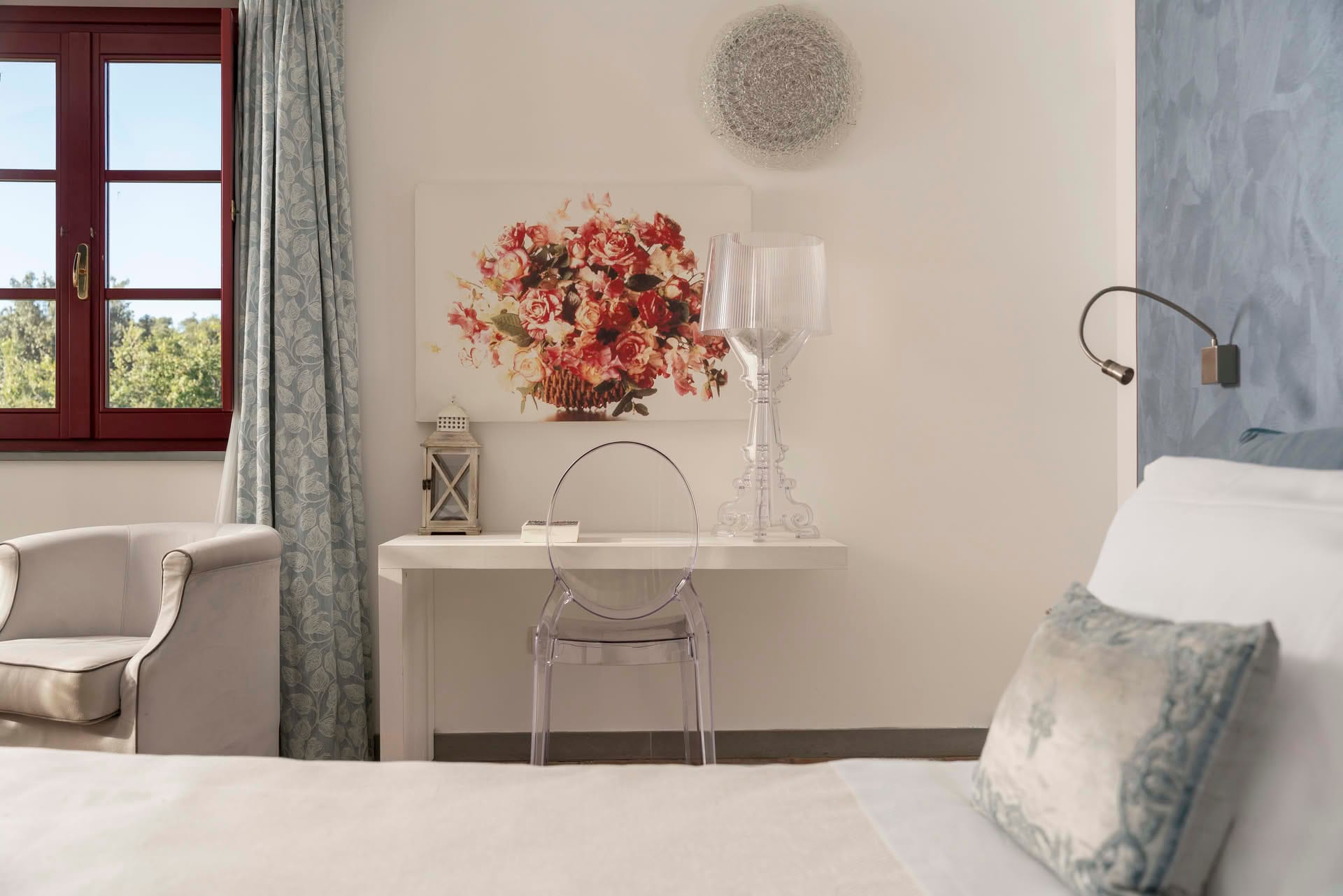 Detail des Schreibtischs im Deluxe-Zimmer