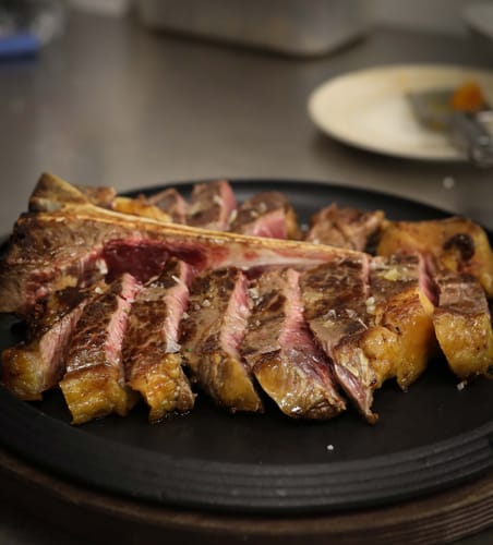 Fleischhauptgericht im Restaurant Casolare Terre Rosse