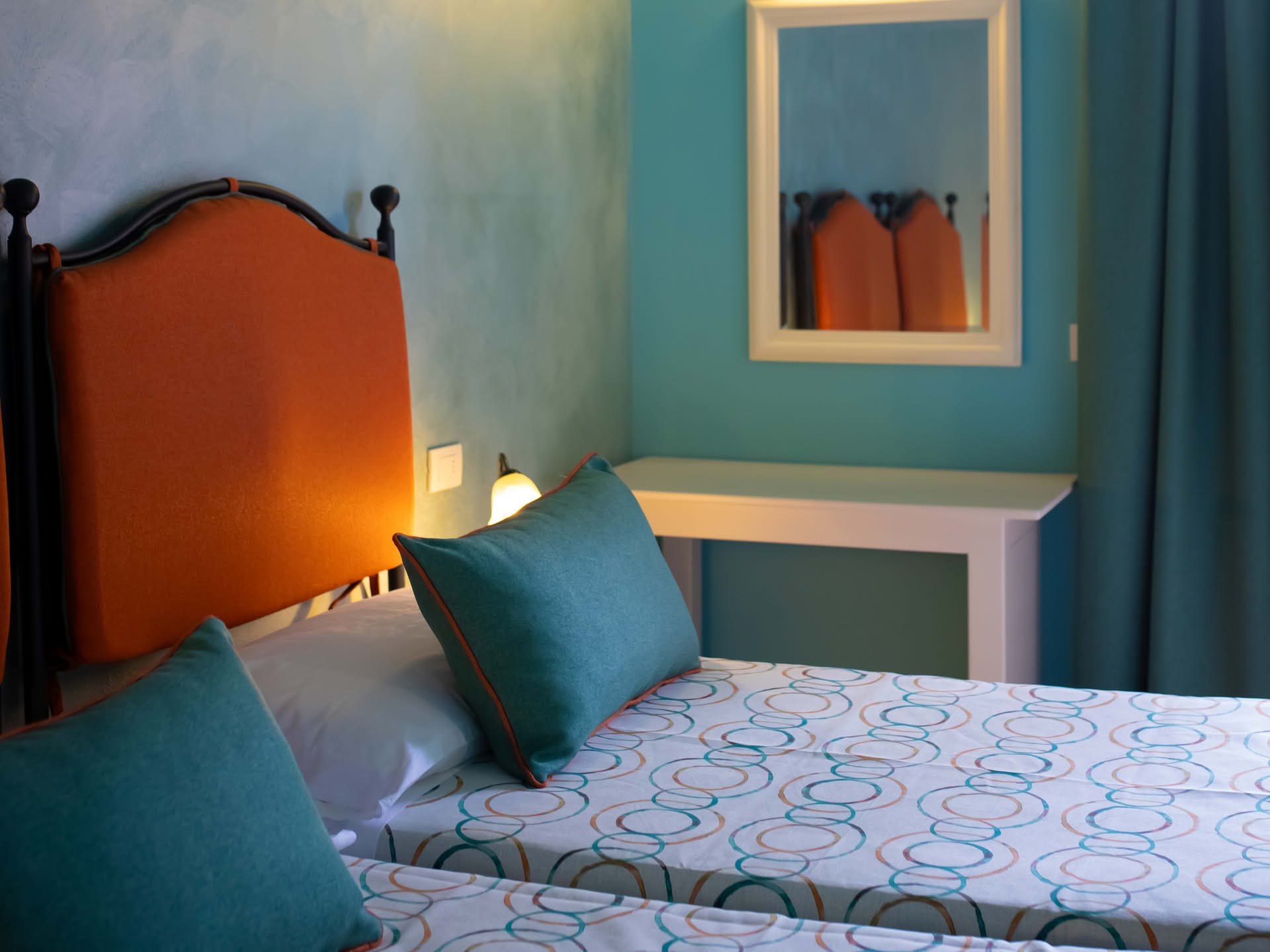 Detail der Twin-Betten im Cipresso-Apartment