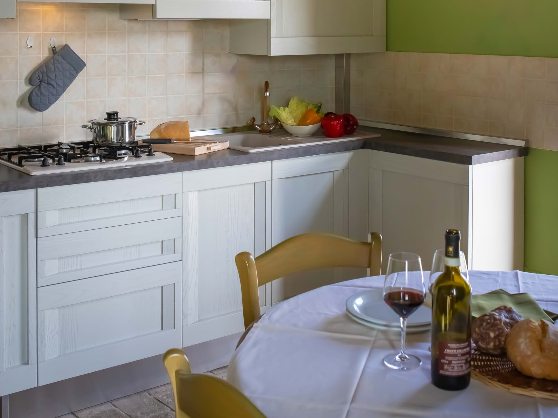 Ausstattete Küche im Quercia-Apartment