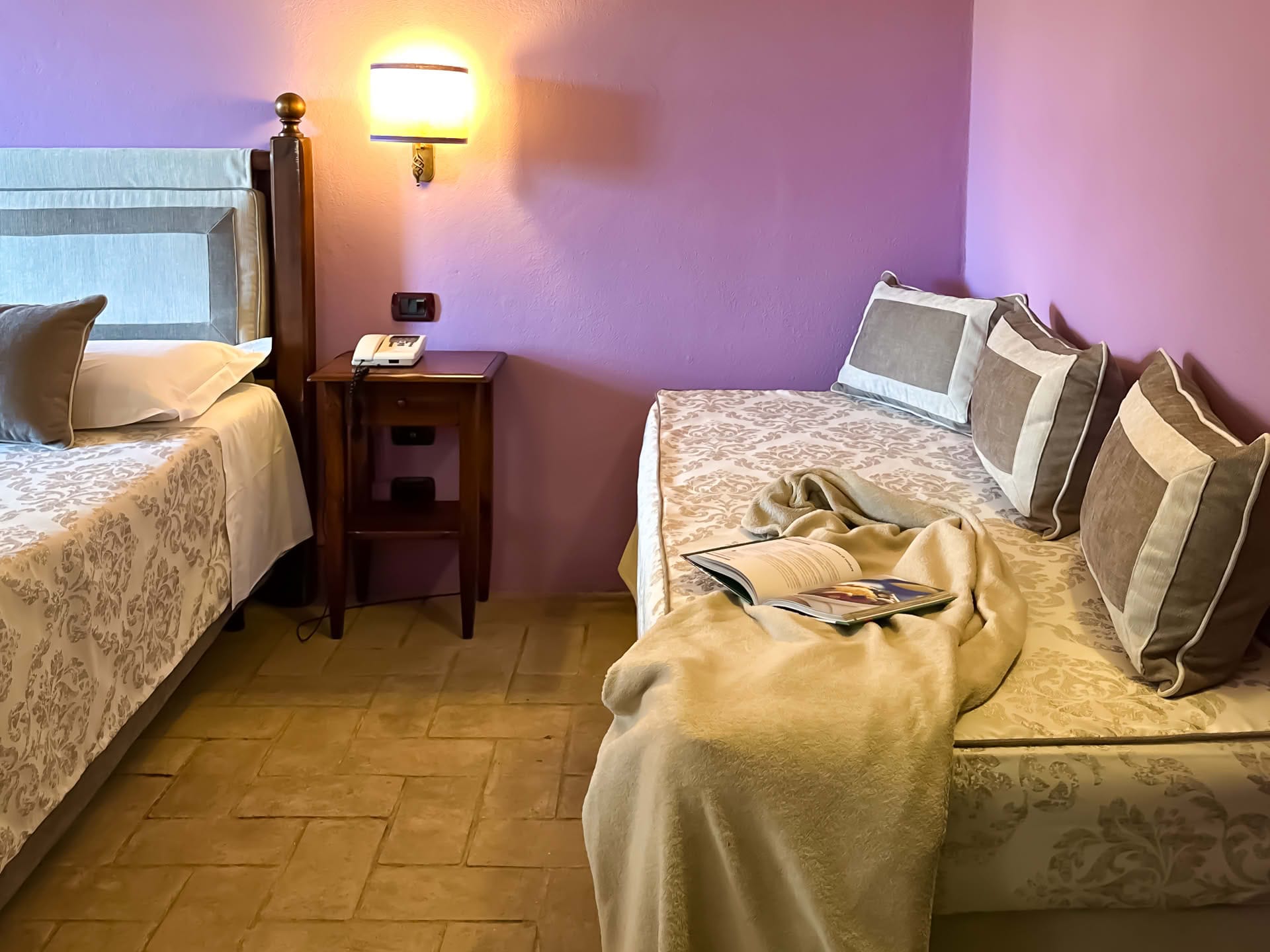 Detail des Schlafzimmers mit Zustellbett im Quercia-Apartment